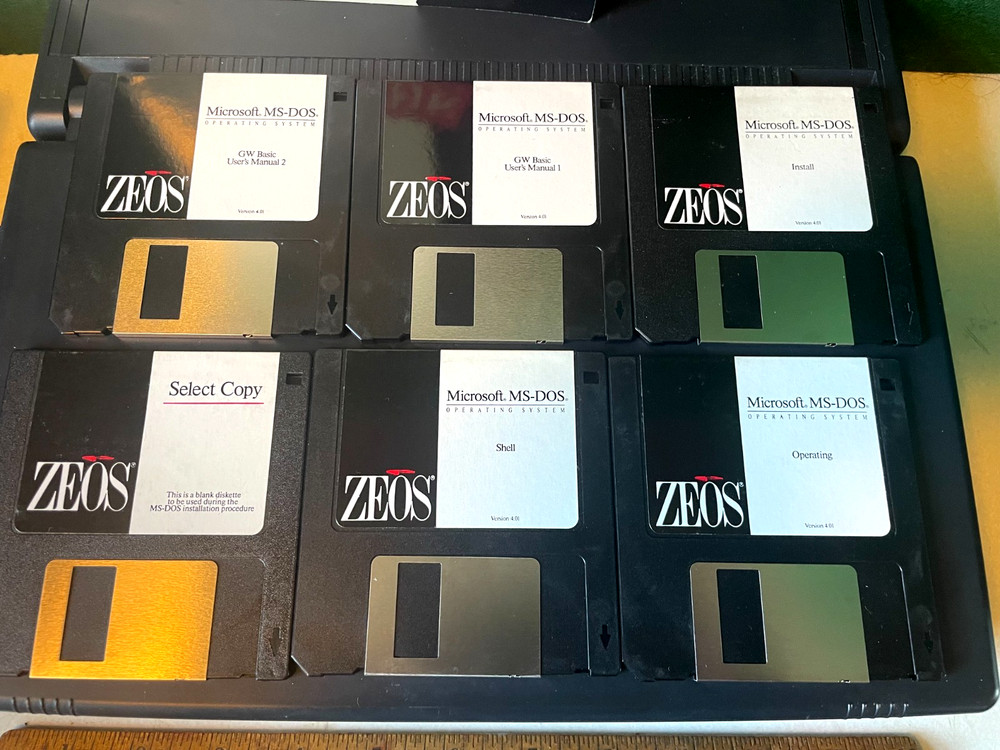 Vintage Zeos Model S99105-000 Personal Computer, Laptop, Notebook w/Software, PS