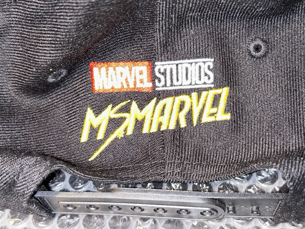 MS MARVEL Cap Marvel Comics Cast & Crew Gift - SNAP BACK NEW!