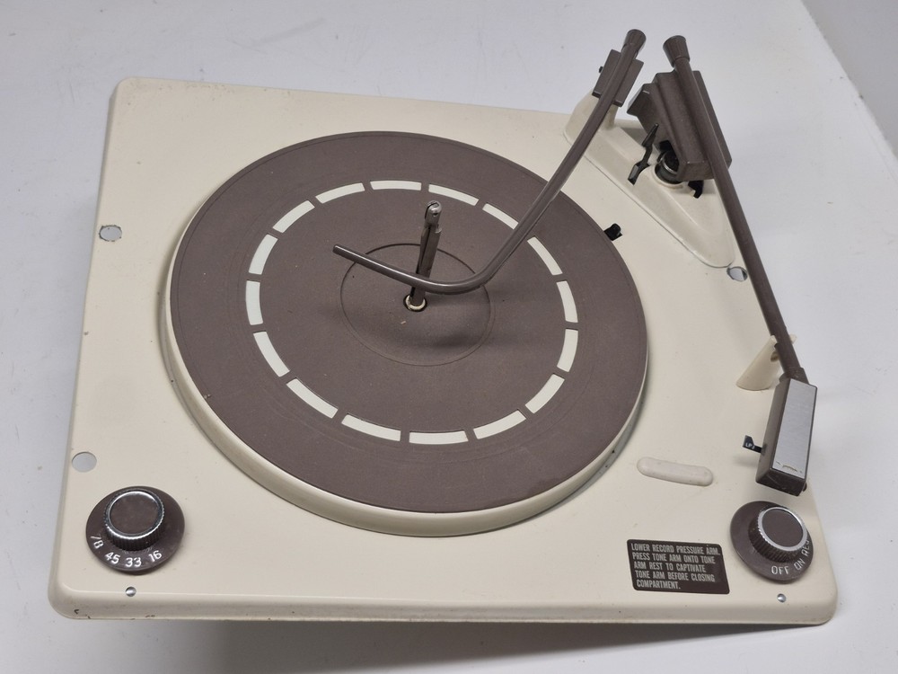 Zenith Solid State Suitcase Turntable