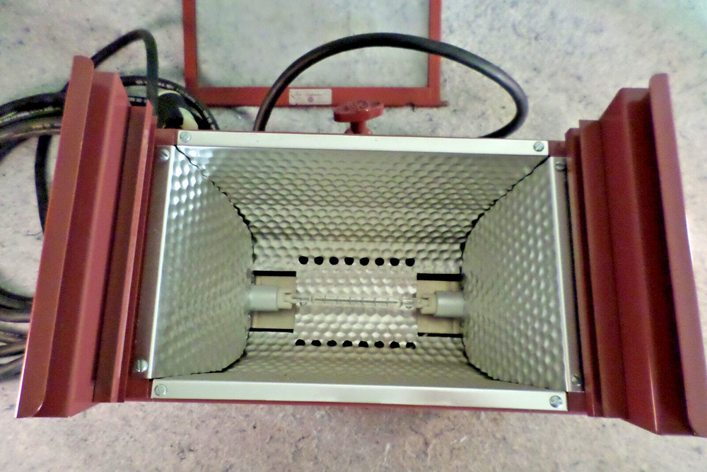 Mole-Richardson 1000 Watt Molequartz Broad Light (120 AC) (READ Listing)