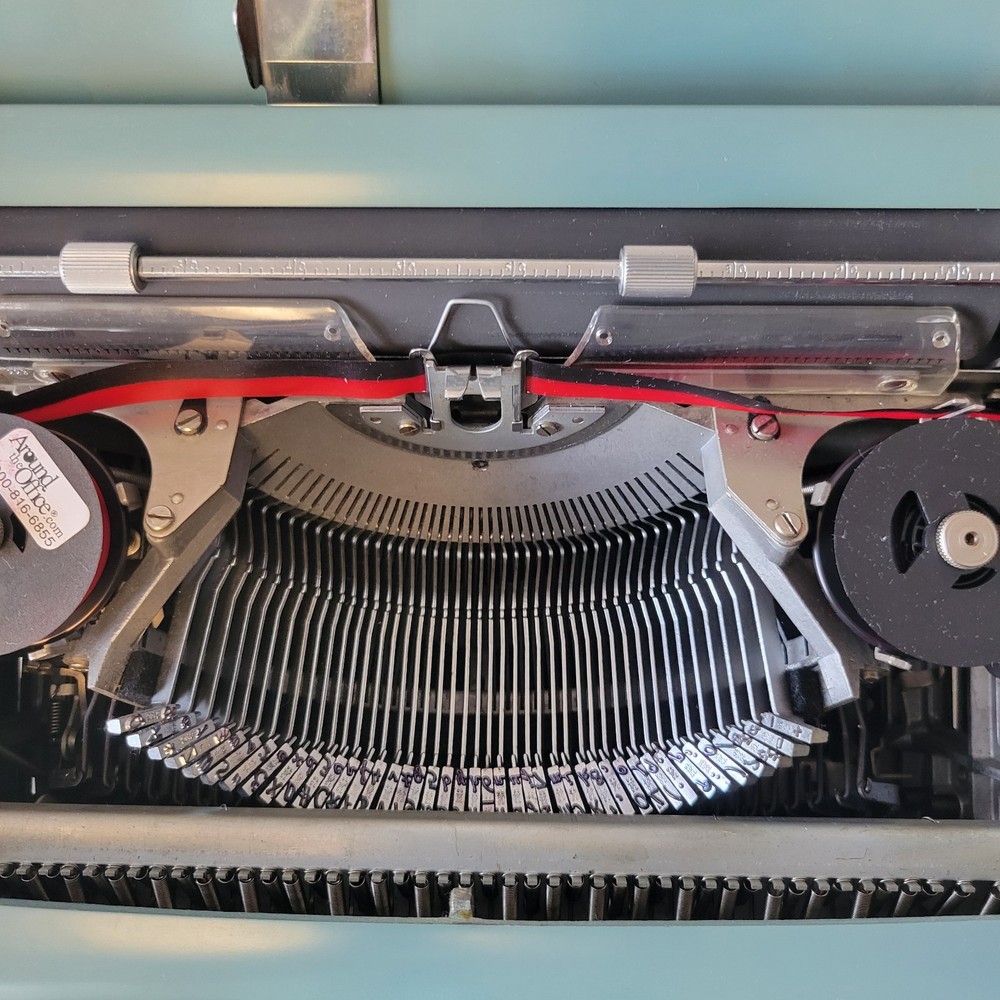 Olivetti Studio 44 SCRIPT Manual Portable Typewriter w/ Original Case - NICE !