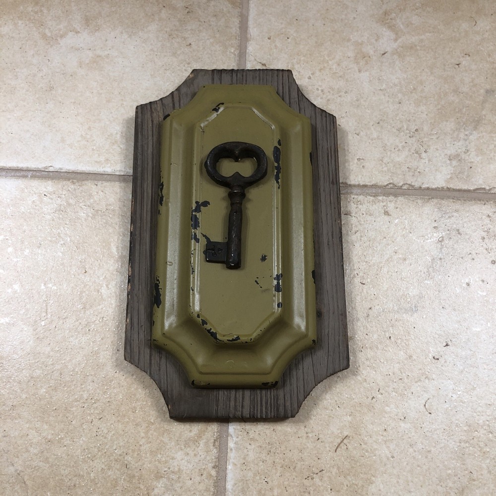 Key Rack Art Deco In Plain Sight Plaque
