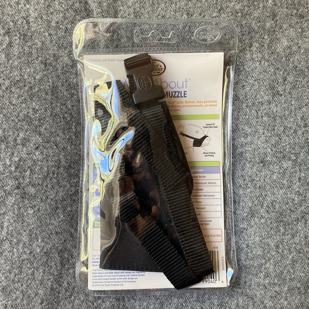 Four Paws Walk-About Quick-Fit Muzzle Nylon L for Large Breeds