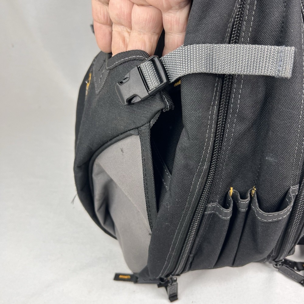 Custom Leather Craft Toolworks 1134 Deluxe Tool Backpack; 44 Pocket - EUC