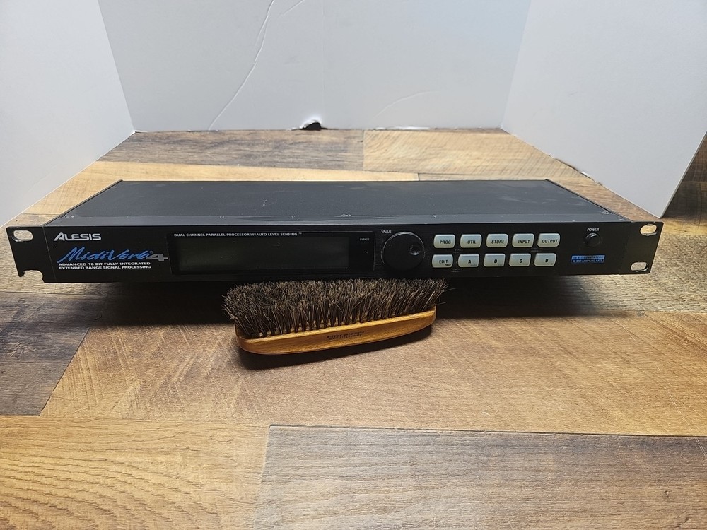 ALESIS MIDIVERB 4 DUAL-CHANNEL MULTI-EFFECTS PROCESSOR