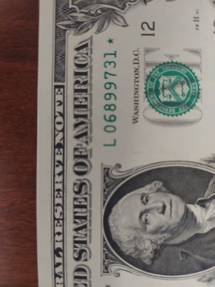 **Uncirculated 2017 *Rare *Error* Solid Starnote .(1dollar) 1 Solid /1 Hollow**