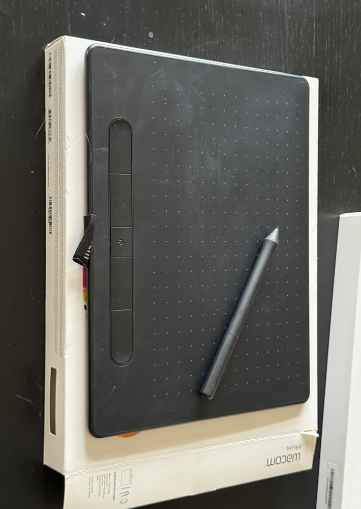 Wacom Intuos Medium Bluetooth Creative Pen Tablet CTL-6100WL – Lightly Used