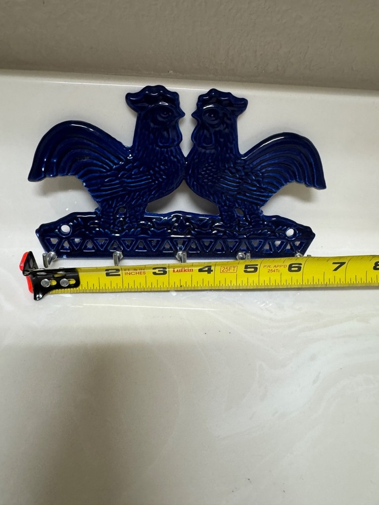 Key Rack with 2 blue roosters