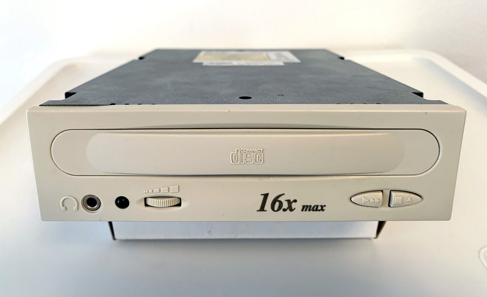 BTC BCD CD ROM Drive 16XA with installation disk