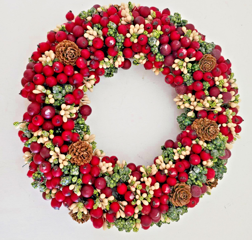 10" Cranberry/Seed/Pinecone Wreath