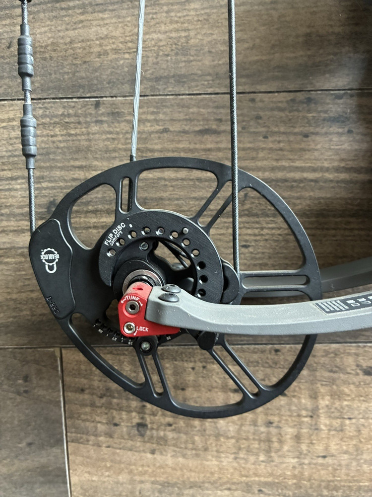 BOWTECH CARBON ONE RH 25.5-30.5" 60-70# SMOKE GREY