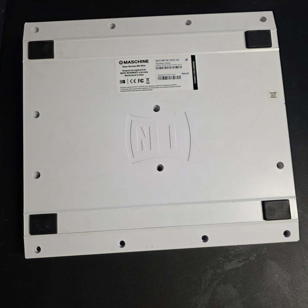 Native Instruments MASCHINE MK2 *NO Software * Works * LED Screen Problem*