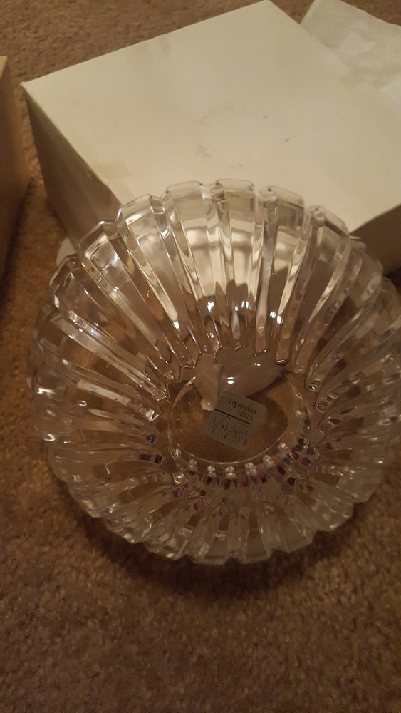 DISCONTINUED MIKASA REFLECTIONS PATTERN CRYSTAL 8" DIAMETER BOWL
