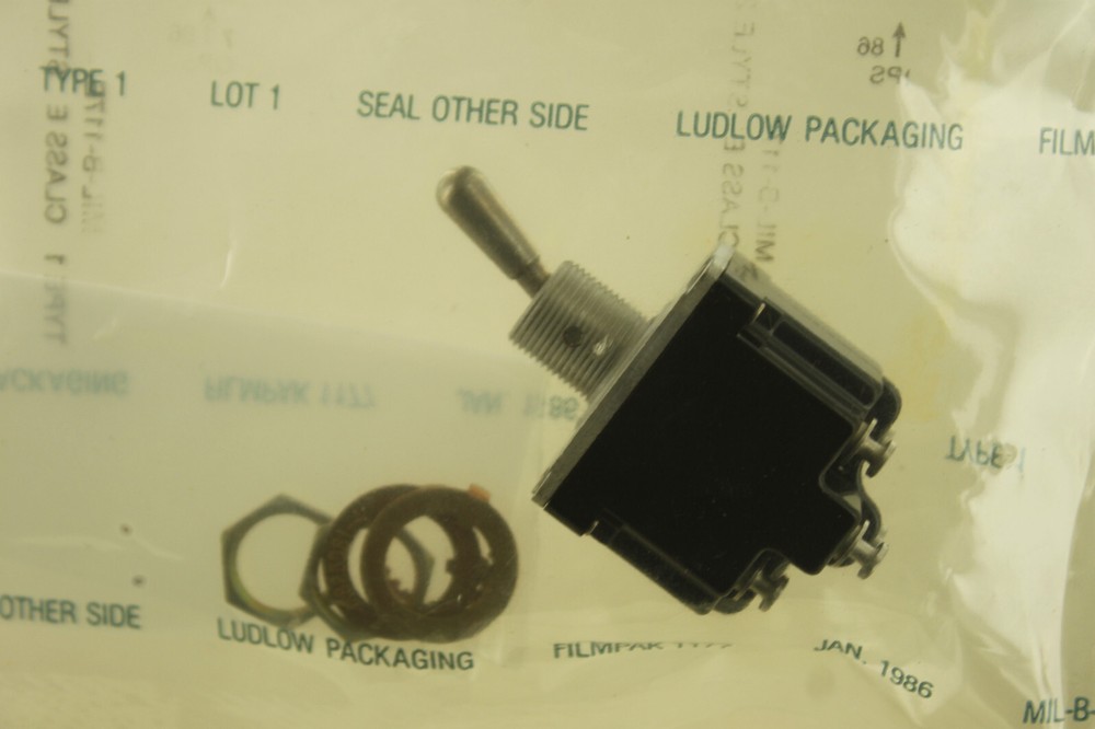 MICROSWITCH MS27735-23 12TL1-3 Toggle Switch NEW