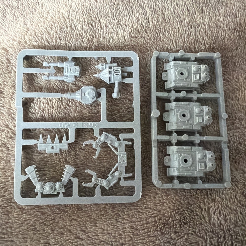 Warhammer Epic 40K - 3 Plastic Ork Battlewagons - 6mm