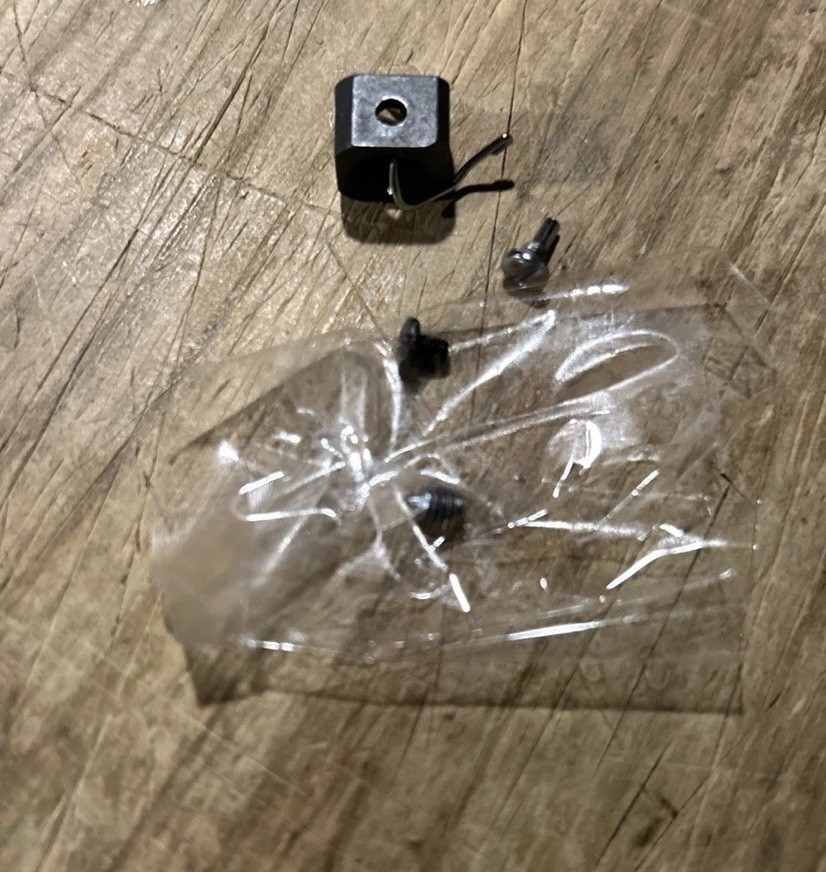 White SUPERLOCK 534 Sewing Machine Serger Sewing Needle Holder