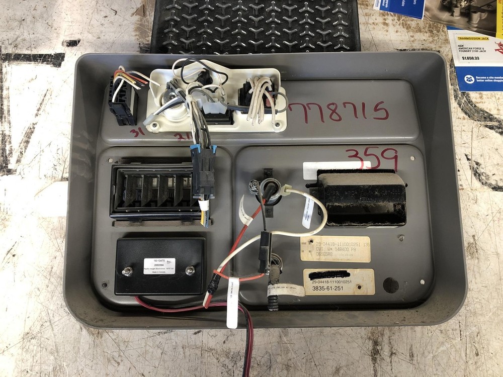 Peterbilt 386 Sleeper Control - Used