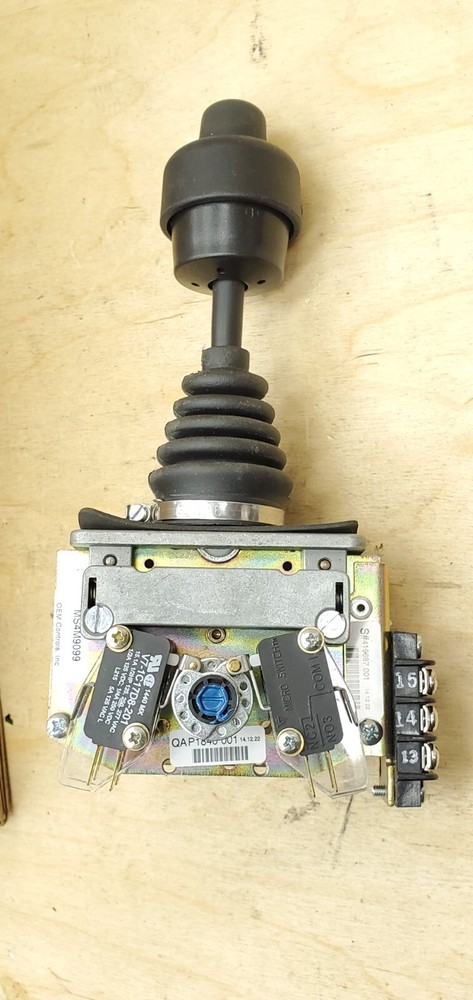 OEM Controls MS4 Single Axis Controller Joystick Multi Detent MS4M9099 - NEW