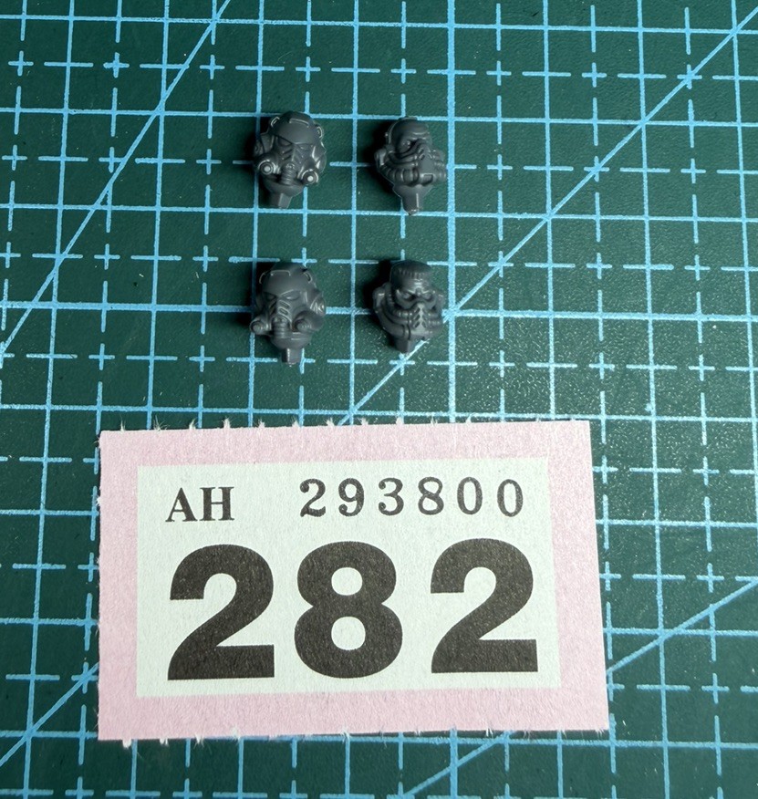 4 Space Marine Aggressor Head Helmet Sergeant Character Gravis Heresy 40K Bits