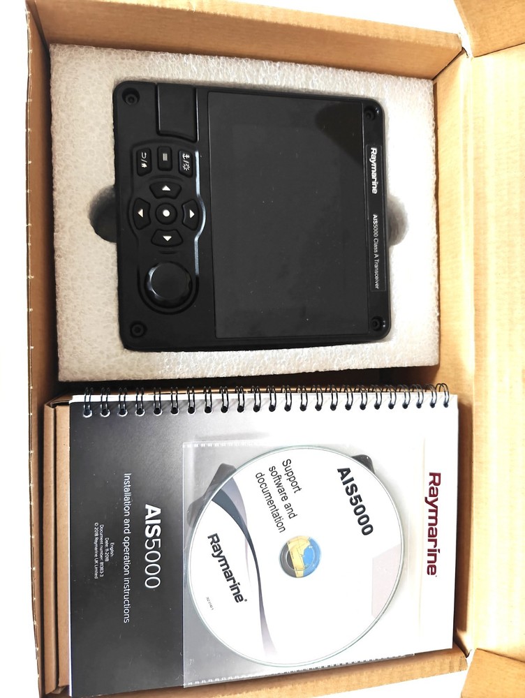 Raymarine AIS5000 AIS Transceiver