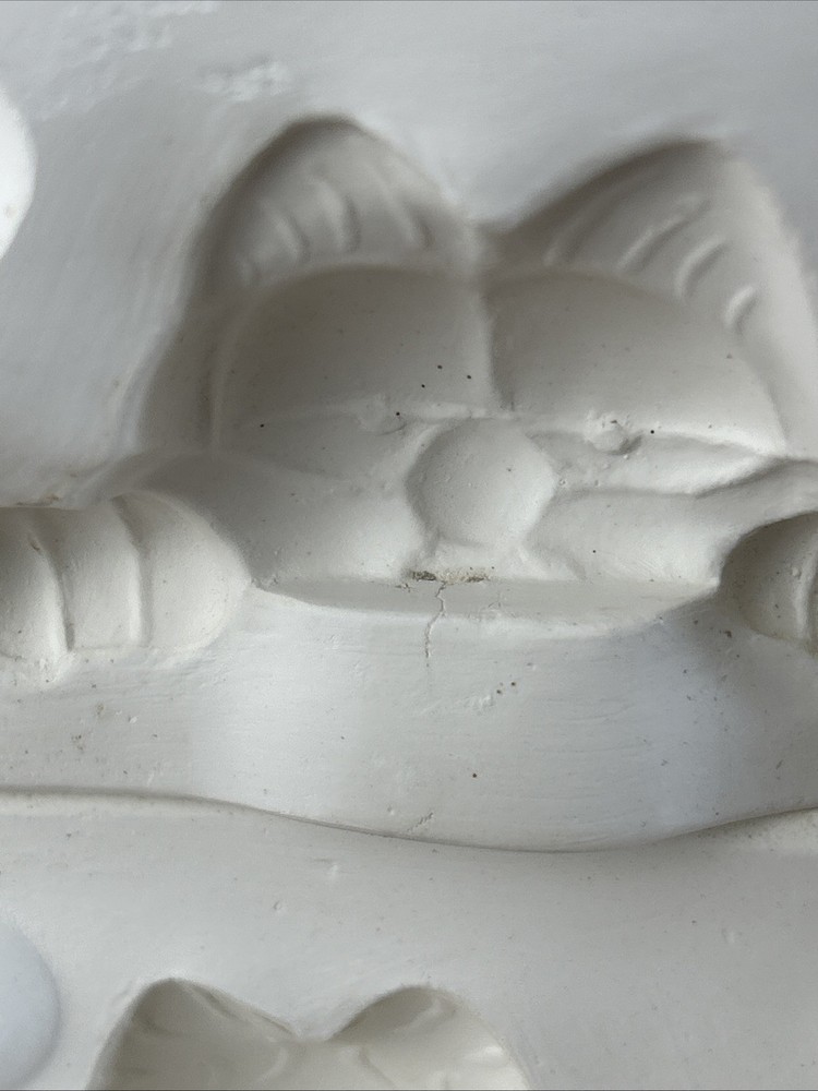 Ceramic Slip Casting Mold “Garfield Peeking With Paws”