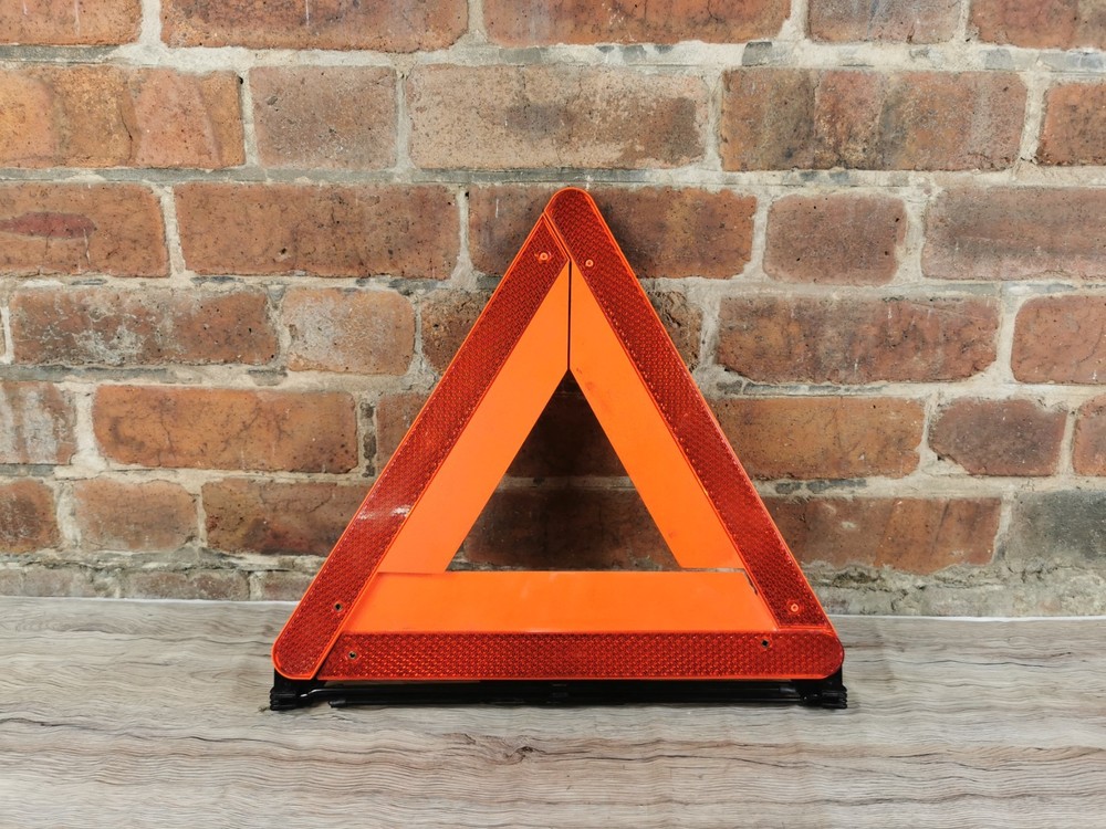 2005 MERCEDES BENZ E-CLASS WARNING TRIANGLE A2118900397