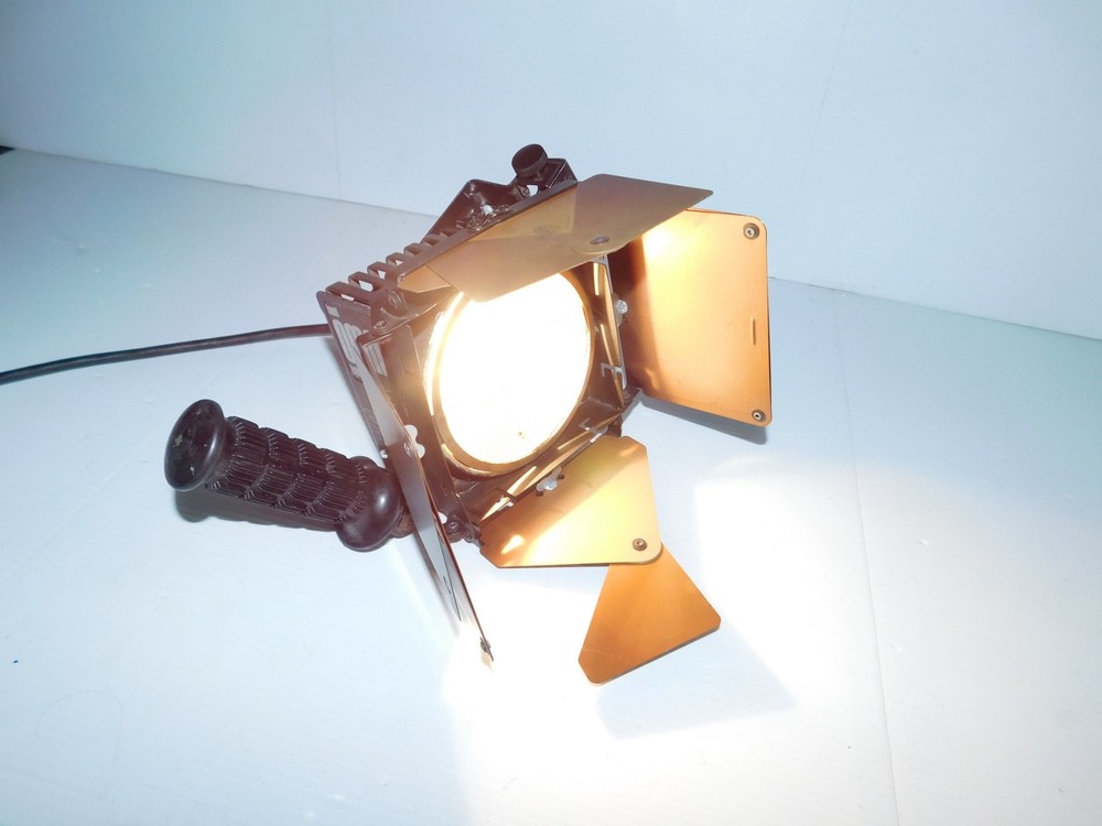 LOWEL OMNI LIGHT 650W (MIQ17)