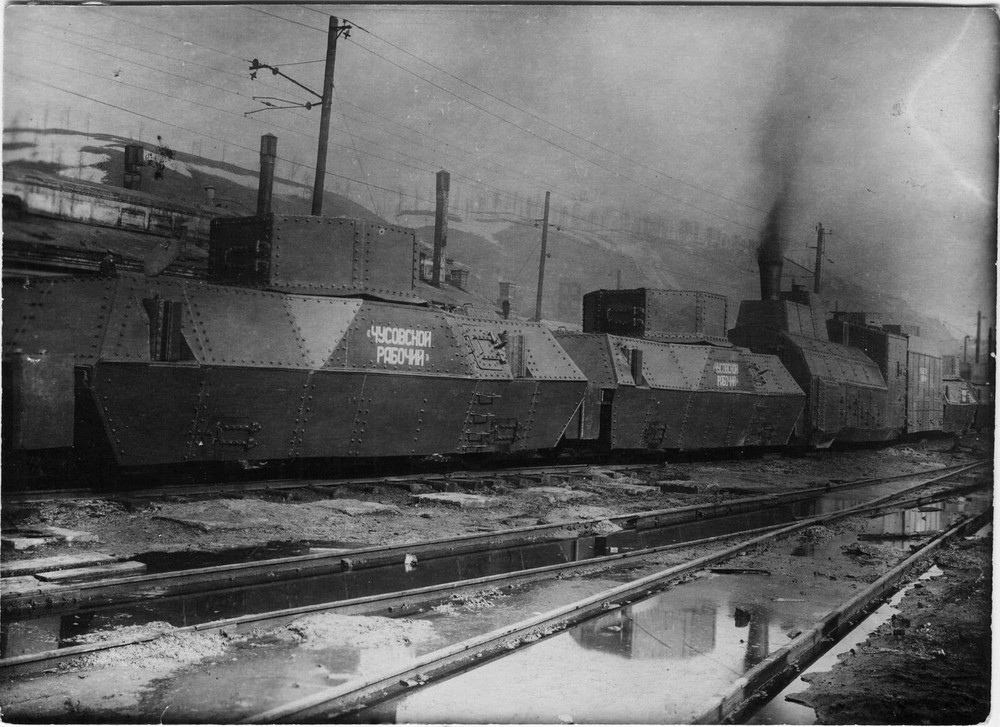 Soviet Armored Train w/tracks 20mm 1/72