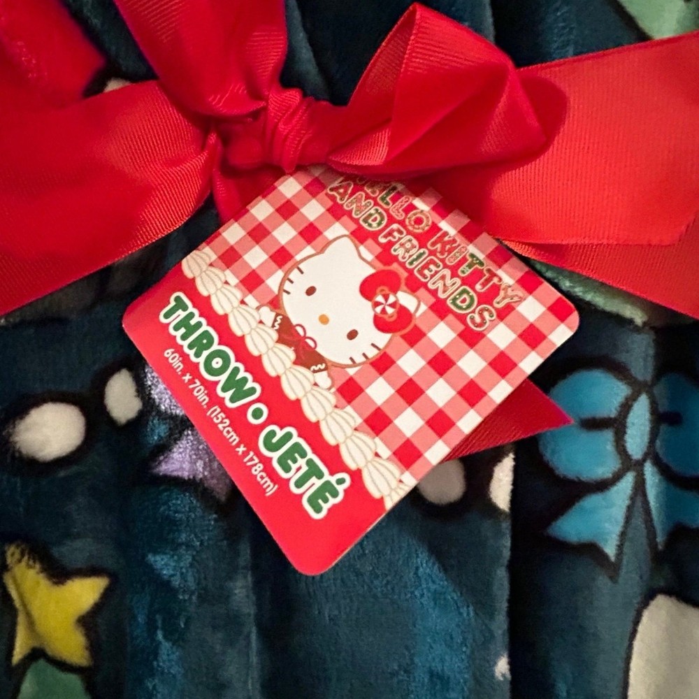 Hello Kitty Christmas throw - green with christmas tree