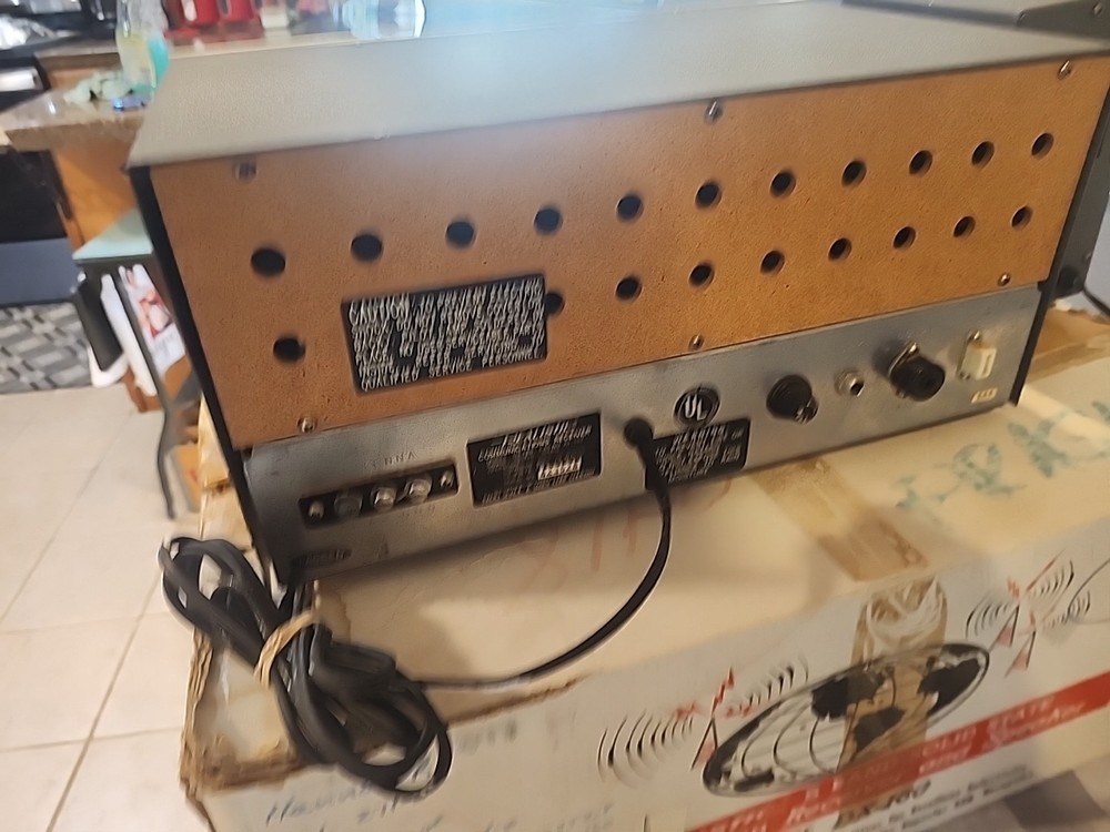 Realistic 5 Band Solid State Communications DX-160 Receiver with SP-150 Speaker