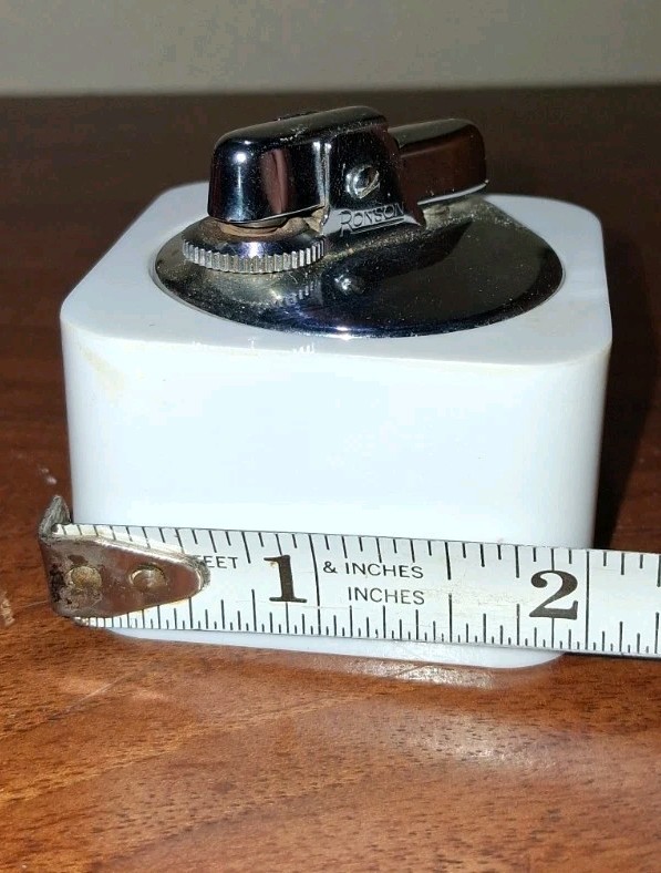 Vintage Ronson Varaflame White Square Table Lighter READ