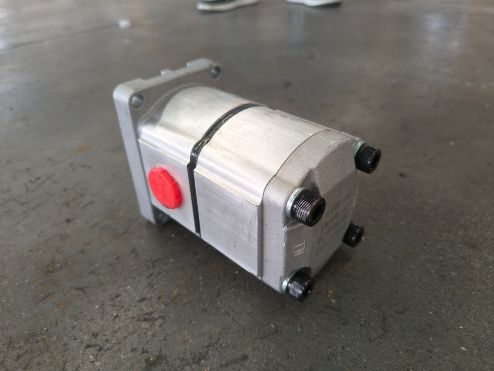AGT YSRT14 Mini Skid Steer Loader Hydraulic Pump Brand New - Efficient