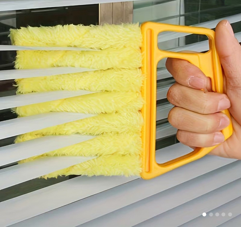 Yellow Microfiber Blinds Duster with Plastic Handle for Cleaning