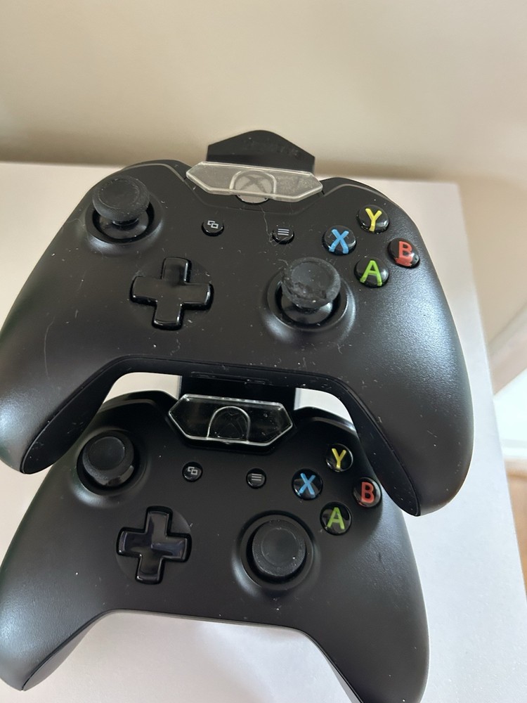 Xbox One Charging Stand CONTROLLERS NOT INCLUDED