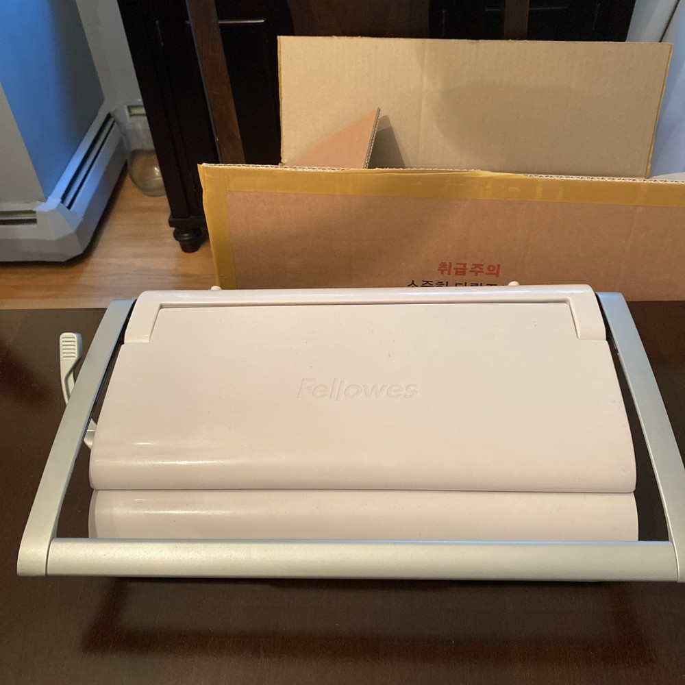 Fellowes Star 150 Manual Plastic Comb Punch and Binding Machine