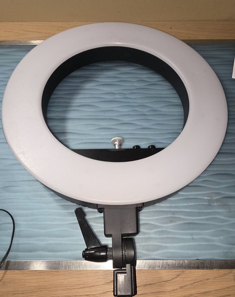 DIVA 18" Stellar Lighting Systems Fluorescent Ring Light CEL-R18C W/ Case