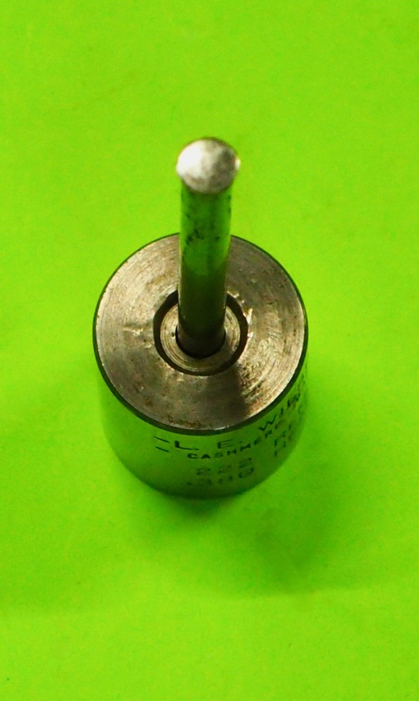 L.E. Wilson .222/.380 Punch & Decapping Base-in box