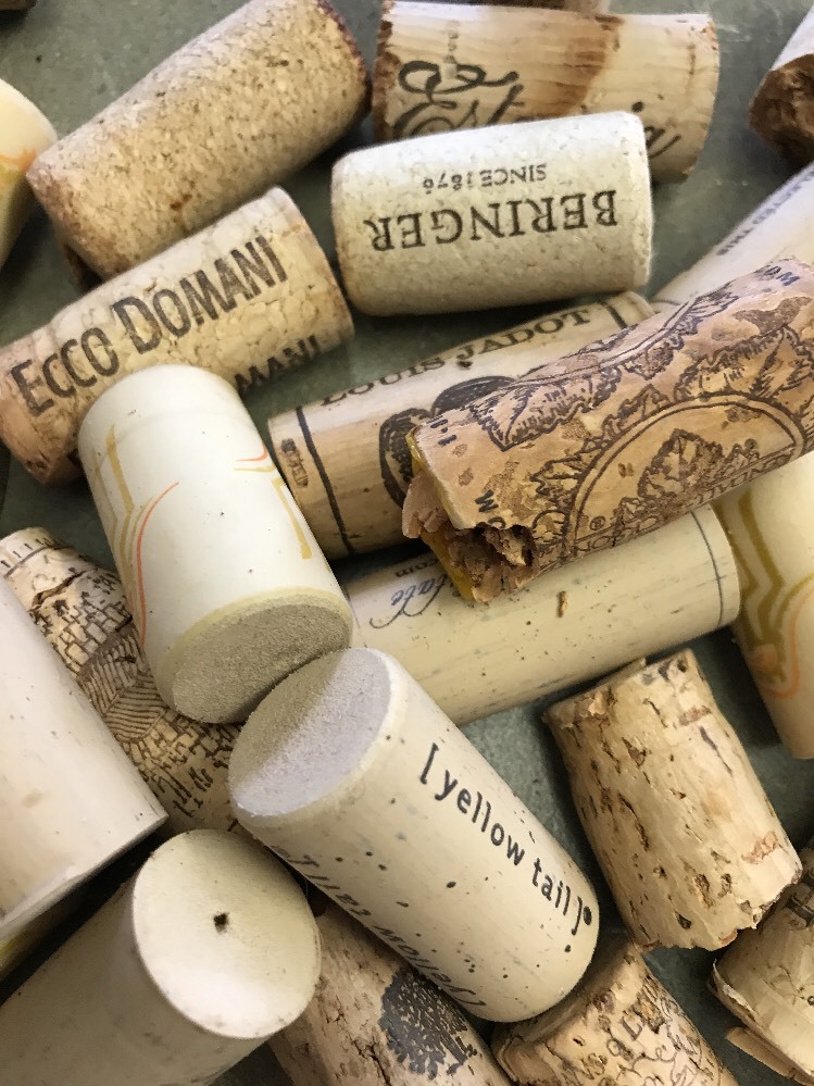 40 WINE CORKS CRAFT PROJECT