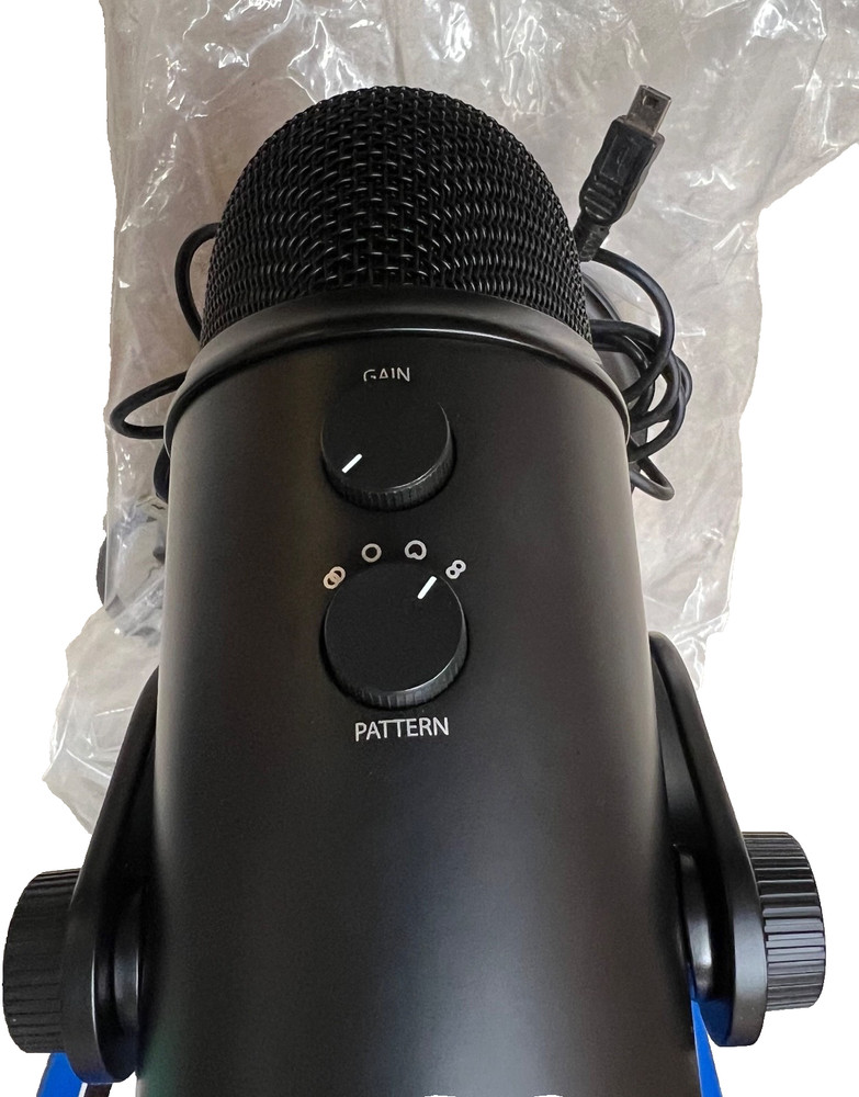 Logitech Blue Yeti USB Microphone for Creating, Gaming & Streaming