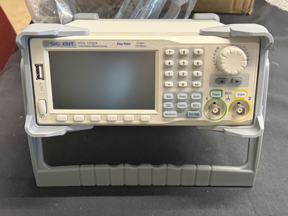 Siglent SDG1032X Arbitrary Waveform Function Generator - NEW condition
