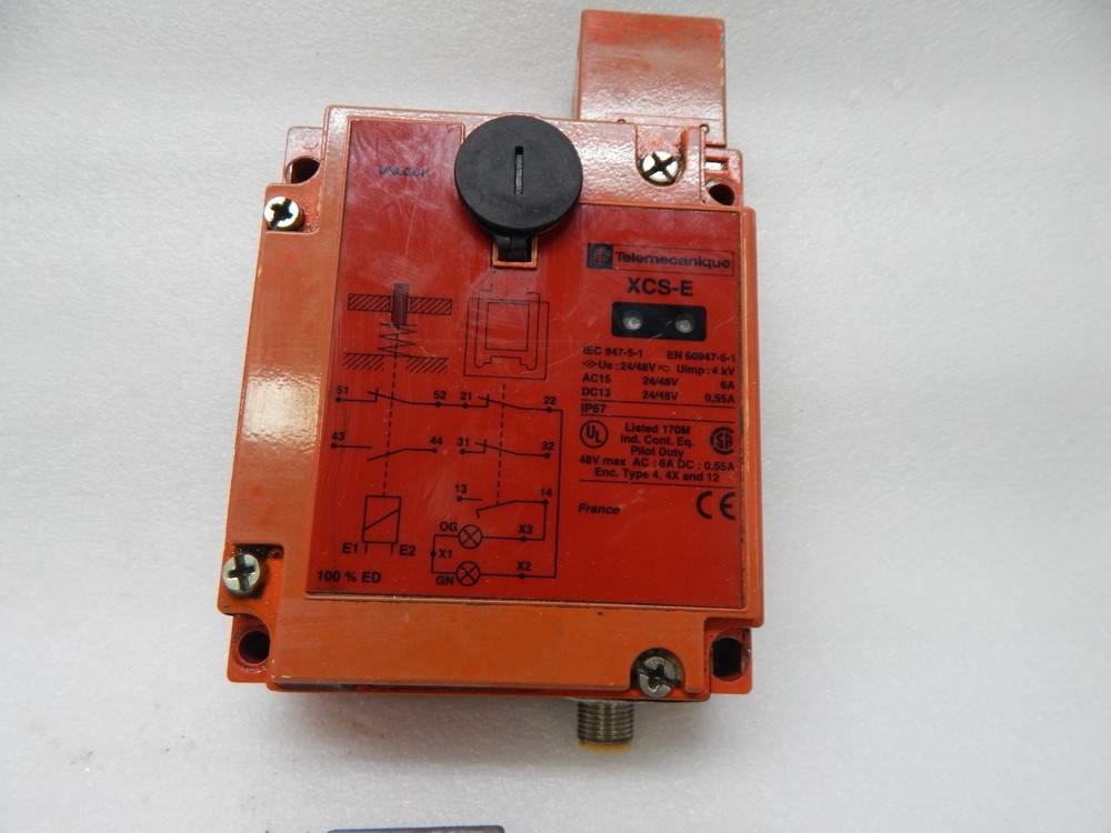 Telemecanique XCS-E7313 Safety Interlock Switch XCSE7313 24/48 Volt