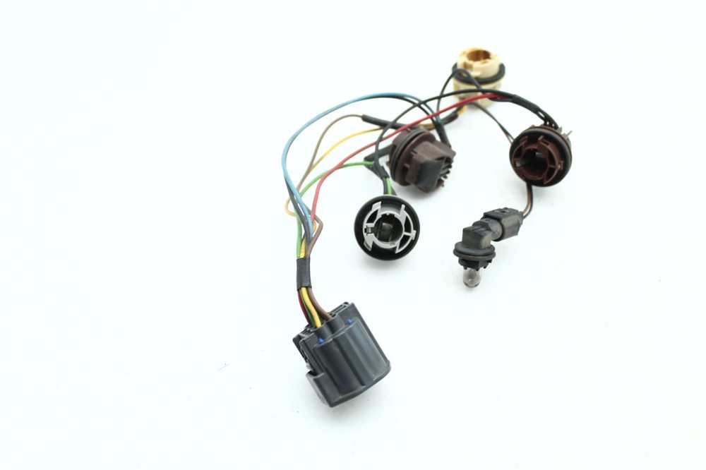 2006-2009 LAND RANGE ROVER REAR TAIL LIGHT BULB SOCKET WIRE HARNESS H2404