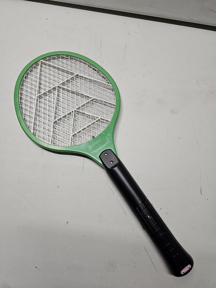 Rechargeable Electric Fly Swatter/Bug Zapper With Flash Light