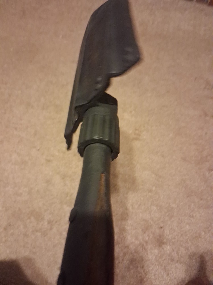 WW2 German Folding Entrenching Tool