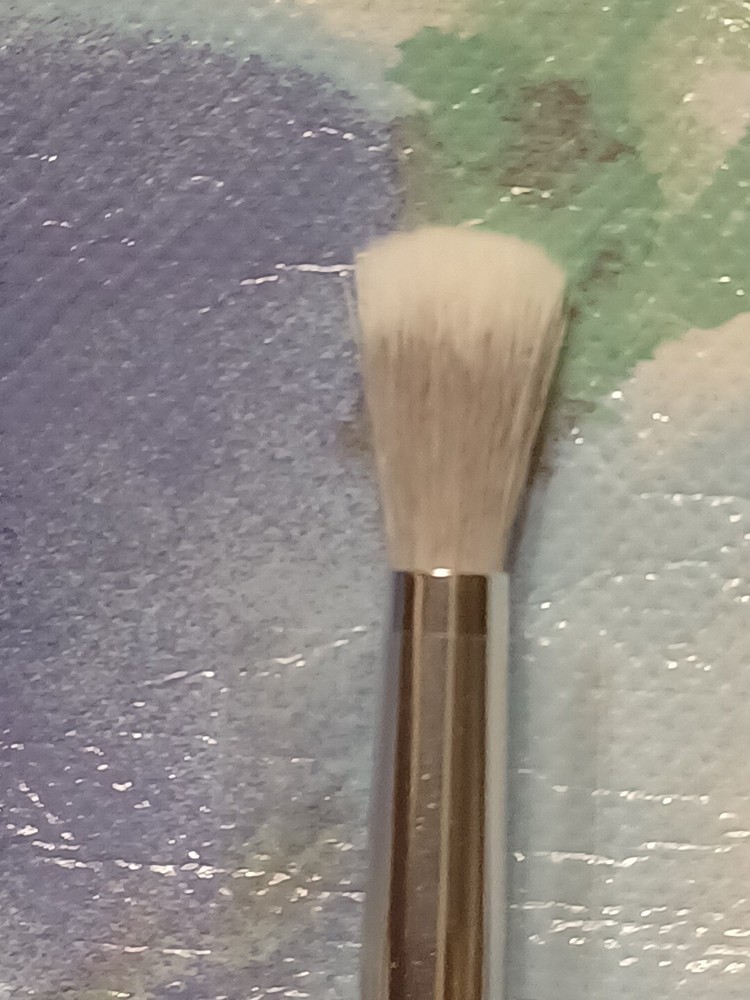 Laruce LR120 Tapered Eyeshadow Blending Brush.
