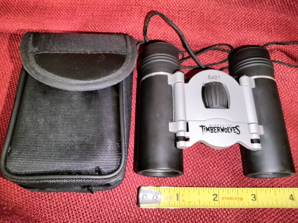 Minnesota Timberwolves small compact 8x21 binoculars with case, work great VG