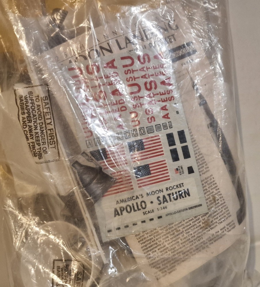 Space : Apollo Saturn V Rocket & Jupiter C model kits