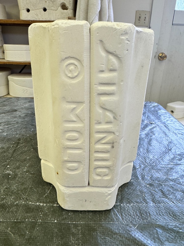 VINTAGE ATLANTIC CERAMIC MOLD #A-475 YULE LOG