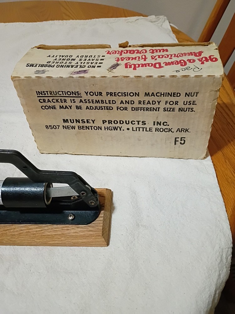 VINTAGE GEM DANDY NUT CRACKER with box B20