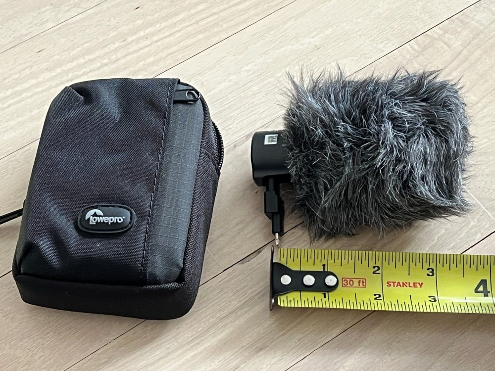 Saramonic Directional Microphone with Lightning Connector, WIndscreen, Bag